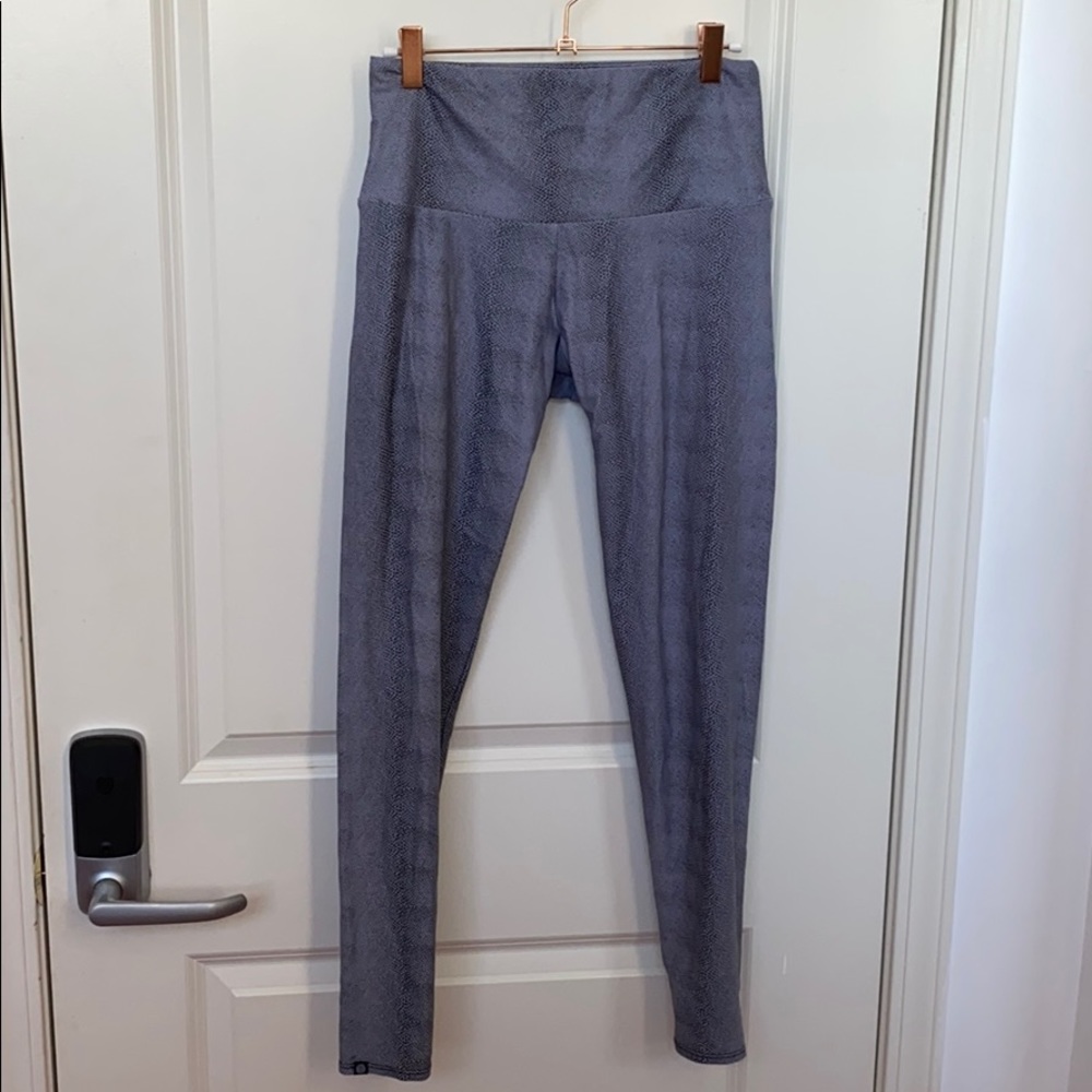 ONZIE FLOW Leggings Black Gray Snakeprint M/L